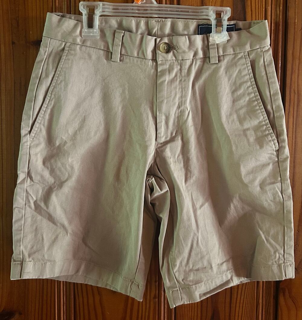 Vineyard Vines Men’s/ Teens flat front khaki shorts 9” size 28 uniform work